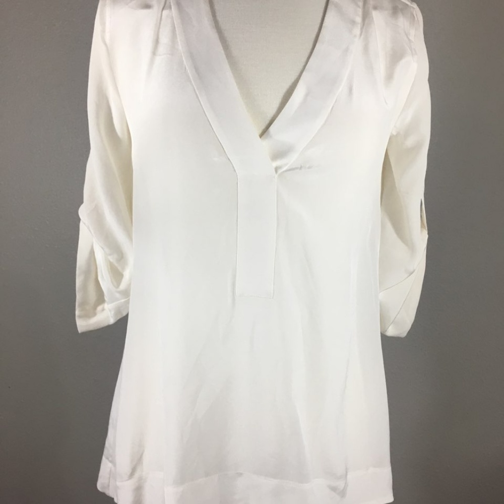 3/$30 NWOT BCBGMaxAzria 100% silk 3/4 ivory V neck